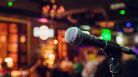 Karaoke Night în joia tineretului