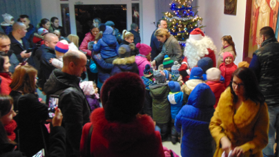 Moş Crăciun a venit cu mașina de intervenție la copiii jandarmilor (GALERIE FOTO)