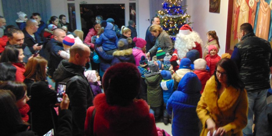 Moş Crăciun a venit cu mașina de intervenție la copiii jandarmilor (GALERIE FOTO)