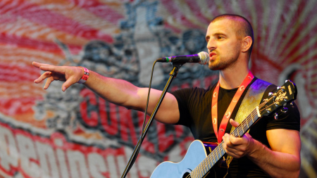 ”Ajută pentru a fi ajutat”, concert caritabil susținut de Pavel Stratan