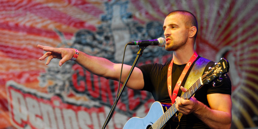 ”Ajută pentru a fi ajutat”, concert caritabil susținut de Pavel Stratan