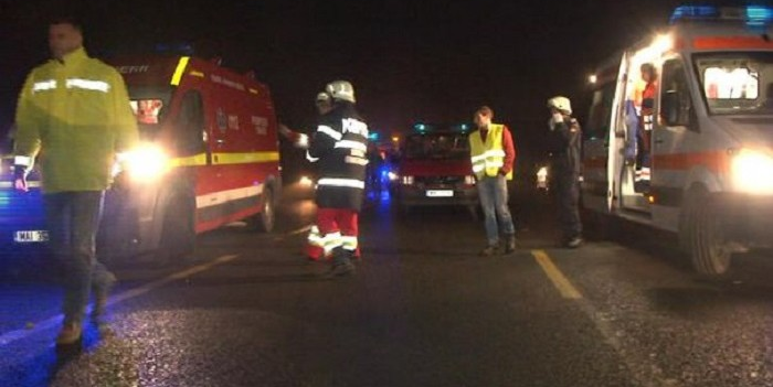 În ajun de Crăciun, s-au ciocnit două mașini, rezultând opt victime