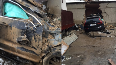 A murit, după ce a intrat cu mașina într-o casă din Seini (GALERIE FOTO)