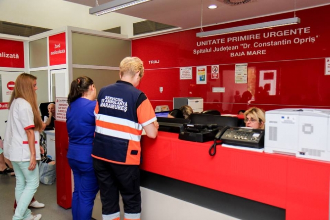 Scandaluri în toată regula: În județul Maramureș un bărbat și-a agresat propria mamă în fața Spitalului Județean! Un altul a provocat chiar la Urgență tărăboi!