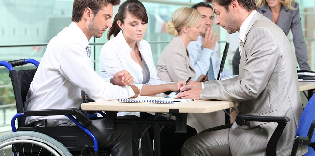 Toate persoanele cu dizabilități, prezente la bursa locurilor de muncă dedicată lor, au fost selectate în vederea angajării