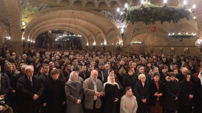 Slujbă la catedrală în noaptea dintre ani