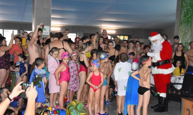 Mici înotători premiați de Moș Crăciun (GALERIE FOTO)