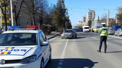 Pentru respectarea normelor rutiere: Acțiunile din trafic s-au lăsat cu amenzi și permise reținute