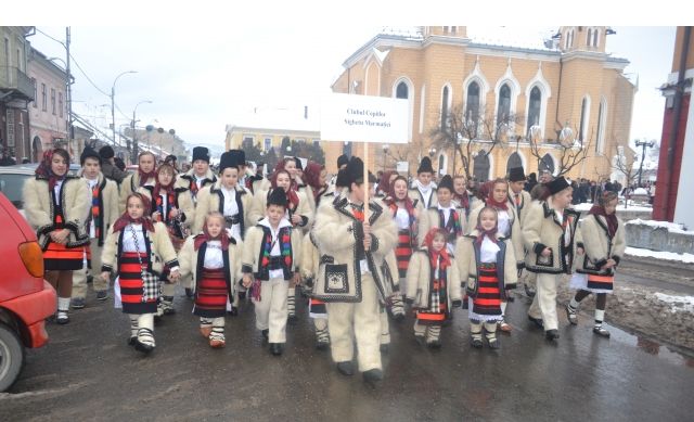 ”Cum e datina străbună”, se face și concursul de înot ”Moș Crăciun”