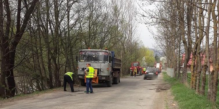 Licitații îndelung așteptate pentru drumuri ce demult așteaptă reabilitarea