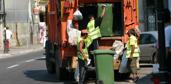 De la 2 decembrie, băimărenii plătesc mai mult cu 80% pentru salubrizarea  menajeră, cel mai mare tarif din regiune