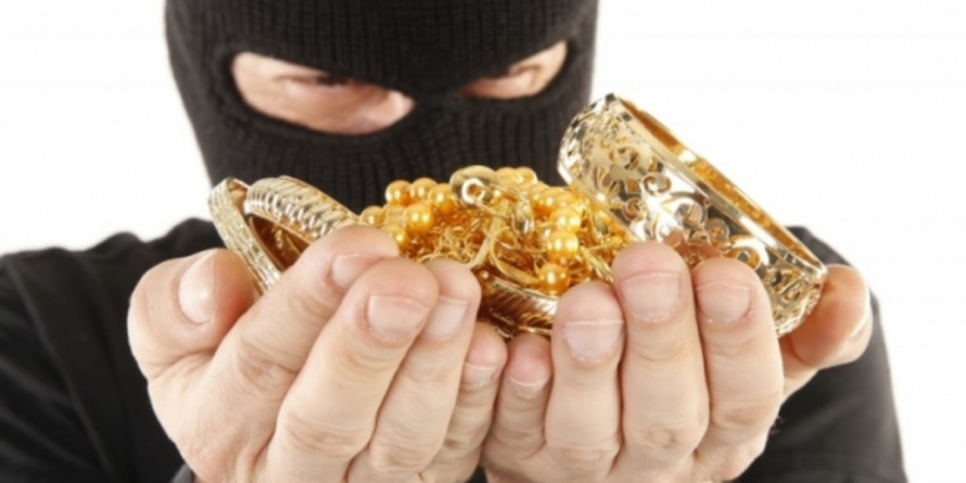 Arestat preventiv pentru furt din locuinţă; Făptașul a sustras bijuterii din valoare de 30.000 de lei