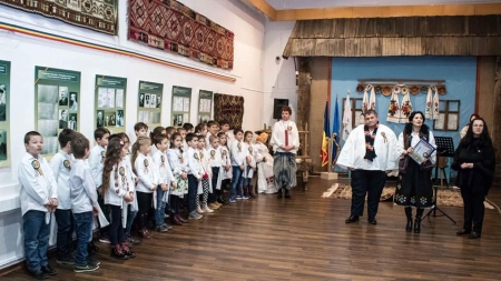 Expoziție: „Centenarul – o reverență adusă generației Măritei Uniri”