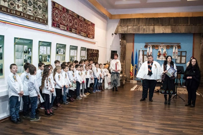 Expoziție: „Centenarul – o reverență adusă generației Măritei Uniri”