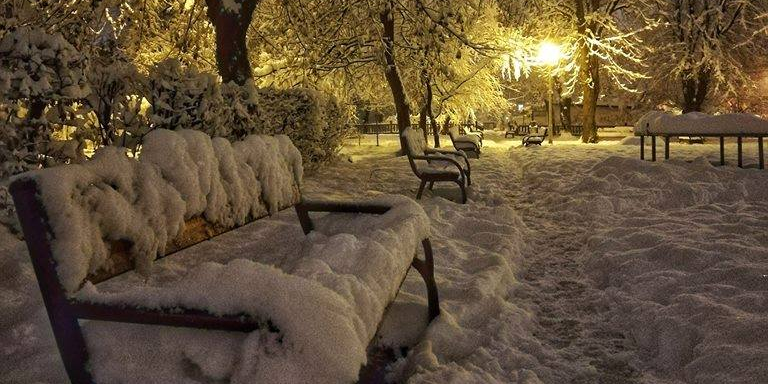 Zăpadă de jumătate de metru la Băiuț, ceață în Pasul Prislop