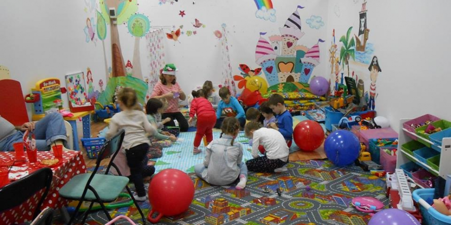 Petrecere pentru copii de Moș Nicolae