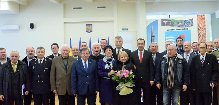 Întâlnire a foștilor prefecți la o lansare de carte