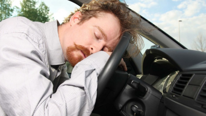 2 în 1: conducea băut și fără permis