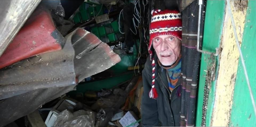 Zăpada din Cavnic a făcut o victimă; i-a stricat casa unui localnic, ce are nevoie de ajutorul semenilor