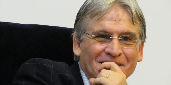 Politicieni, redați demnitatea Universității Românești!