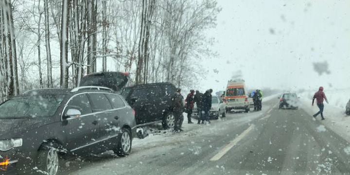Accidente, derapaje și blocaje  ”în condiții de iarnă”