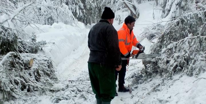 Drumurile Valea Neagră-Izvoare și Mara-Runcu, închise temporar circulației rutiere