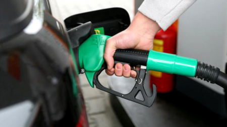 Când să plece din benzinărie fără să plătească, a lovit un angajat