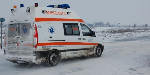 Accident în Satulung: Un bărbat a intrat cu mașina în șanț și s-a oprit într-un indicator rutier
