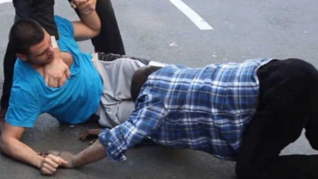 Nepot arestat fiindcă și-a bătut rău unchiul