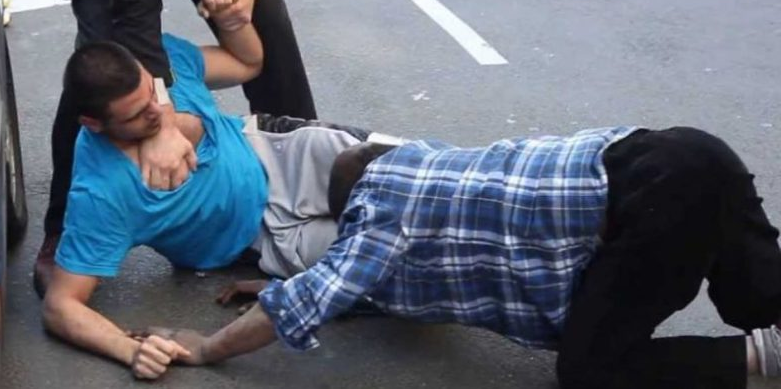 Nepot arestat fiindcă și-a bătut rău unchiul