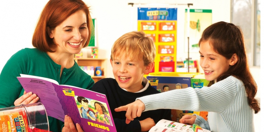 „Citeşte-mi 100 de poveşti!”: Protocol de colaborare pentru implementarea unui proiect privind încurajarea lecturii în grădiniţă şi familie