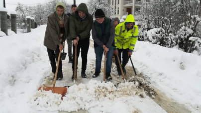 Un spânzurat, un mort și o rănită în accidente rutiere, deszăpezire pe sponci: ce facem cu aceste știri proaste la început de an?