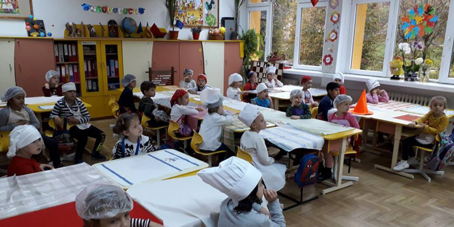 Părinții i s-au vindecat de cancer cu o alimentație sănătoasă. Acum se luptă să introducă în școli ore de educație nutrițională
