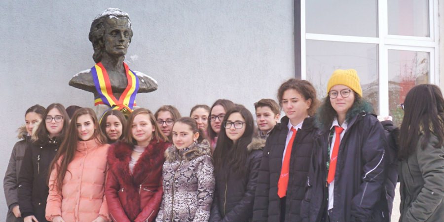 Eminescu, sărbătorit la liceul băimărean care îi poartă numele
