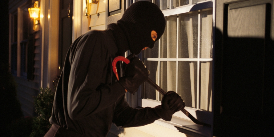 Băimărean reținut după ce a furat din două apartamente în timp ce proprietarii erau acasă