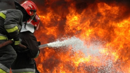 Două incendii în ultimele 24 de ore; Proprietara unuia dintre imobile, în vârstă de 91 de ani, a suferit un atac de panică