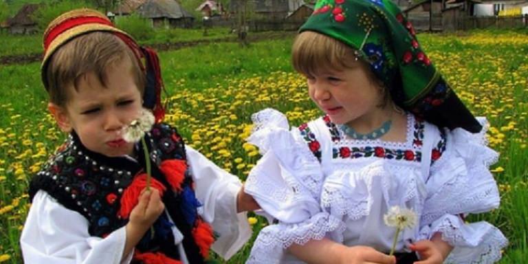 La Muzeul Maramureșean: Va fi vernisată expoziția ”Portul popular românesc – hrană pentru suflet”