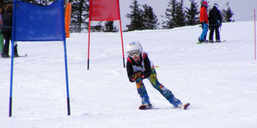 Regal de schi alpin: În județul Maramureș competiția sportivă de tradiție destinată tinerilor Cupa CSS Baia-Sprie are loc în intervalul 17-19 ianuarie în 2022!