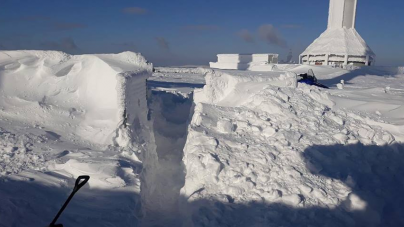 Se menține codul roșu de avalanșe în Munții Gutâi și Munții Pietrosu Rodnei