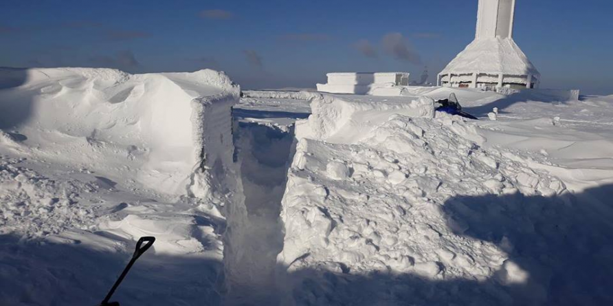 Se menține codul roșu de avalanșe în Munții Gutâi și Munții Pietrosu Rodnei