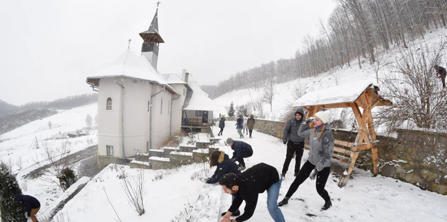 Tabără la Mănăstirea Petrova