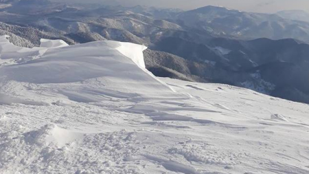 Risc crescut de avalanșe în Munții Maramureșului și Munții Gutâi