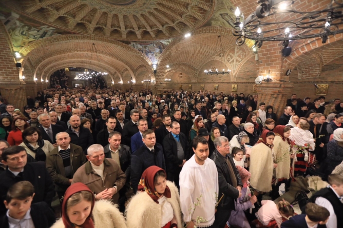 Românii – printre fruntașii Europei la credința în Dumnezeu