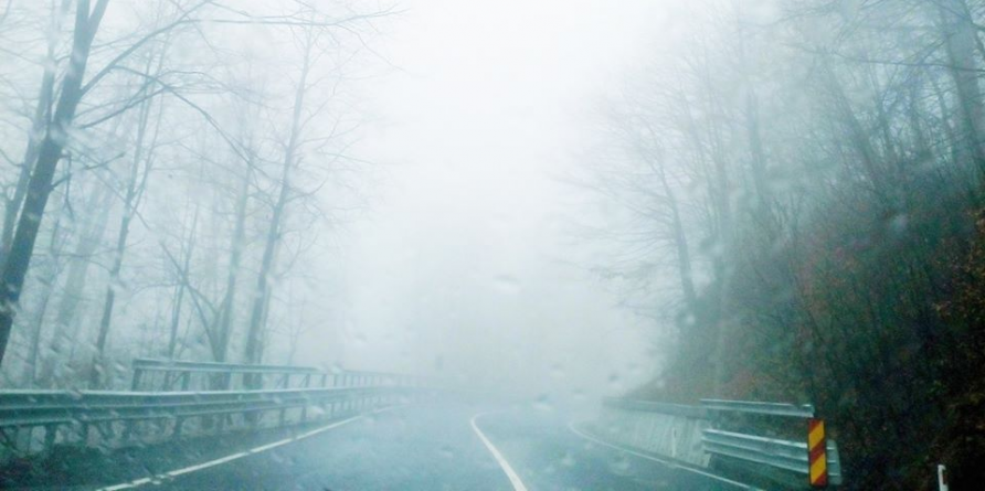 Ceață în Pasurile Gutâi și Prislop, la Sighet și Vișeu de Sus