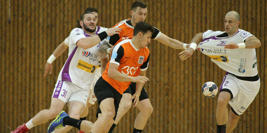 Handbaliștii Minaurului în fața unui meci care mai poate ține întredeschisă ușa play-off-ului