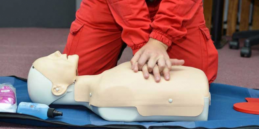 Curs de prim ajutor la Centrul Universitar Nord din Baia Mare