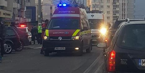 Femeie lovită pe trecerea de pietoni