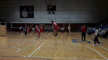 E greu să mergi la serviciu și să faci și performanță sportivă