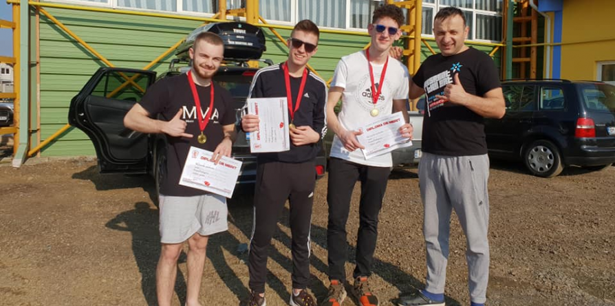 Clubul Absoluto pregătește tineri luptători de arte marțiale mixte