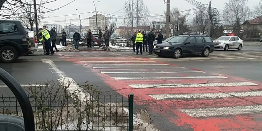 Tânără accidentată pe trecerea de pietoni (GALERIE FOTO)